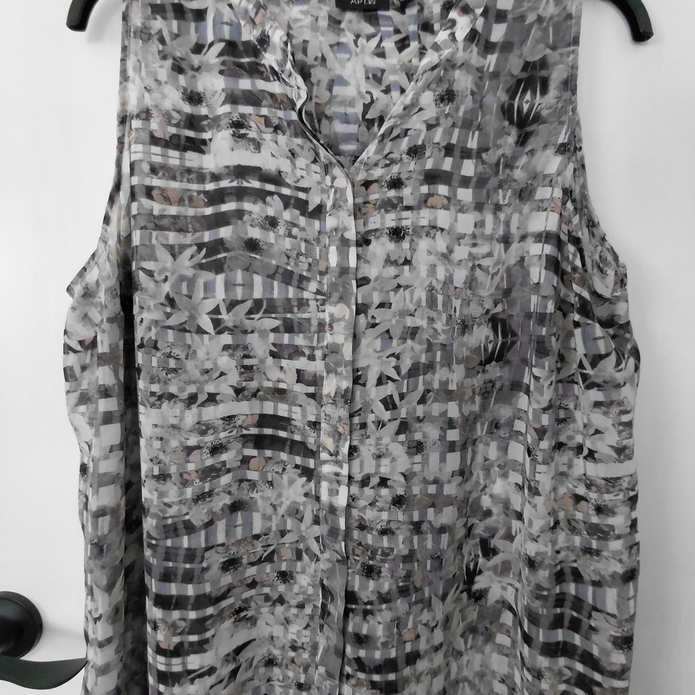 Apt. 9 Black and Gray Patterned Blouse